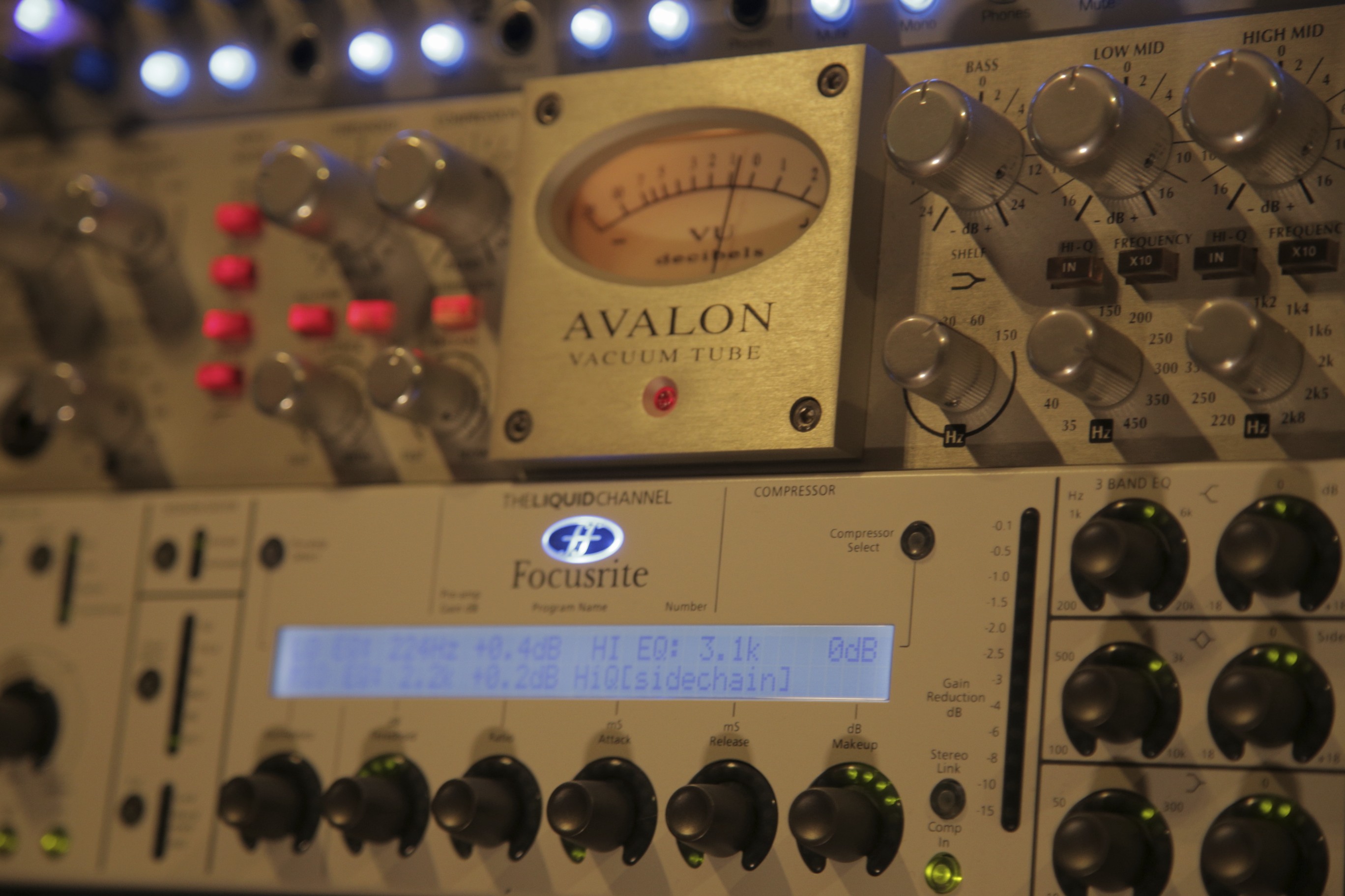 Avalon VT737SP & Focusrite Liquid Channel